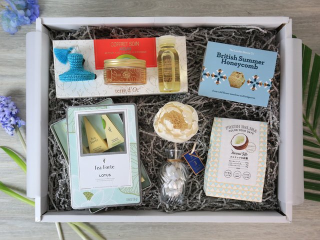 Wine n Food Hamper - Relax gift box R6 - RH0316A4 Photo